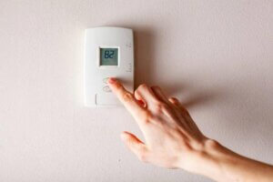 Choosing the Optimal Thermostat Settings for Summer