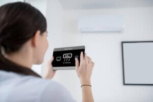 Smart Home Cooling Features: How Technology Can Save You Money