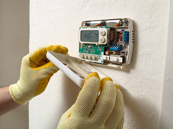 Thermostat Troubleshooting Tips | St. Louis HVAC Tips